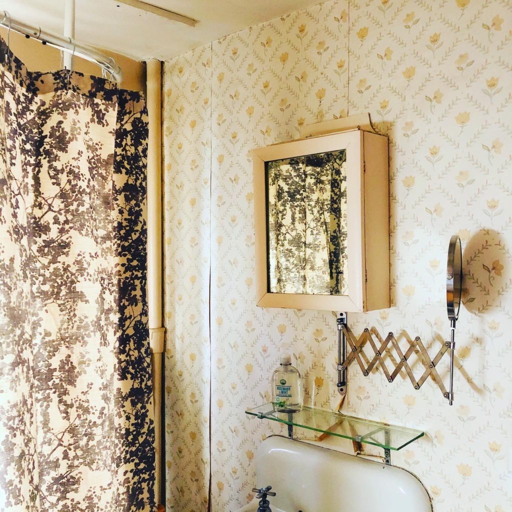 Beautiful Vintage Bathroom with Face (Time) Mirror