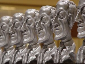Busts of HP Lovecraft in silver.