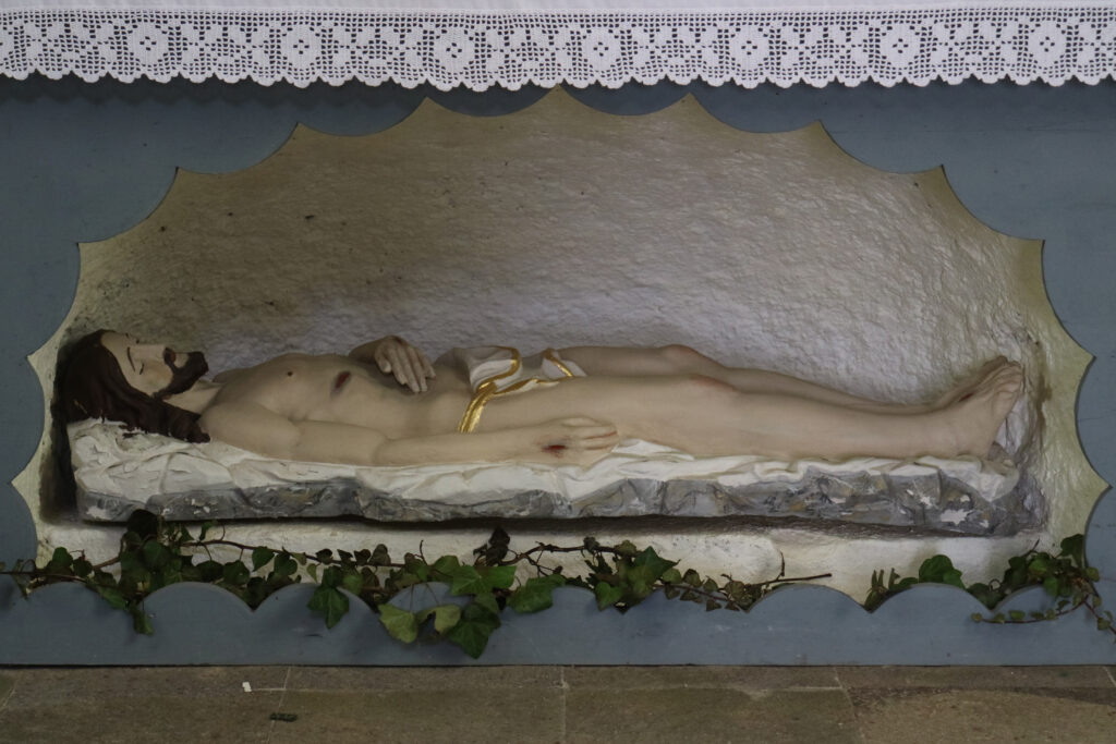 Photo of Jesus Christ laying down in a hollowed out wall